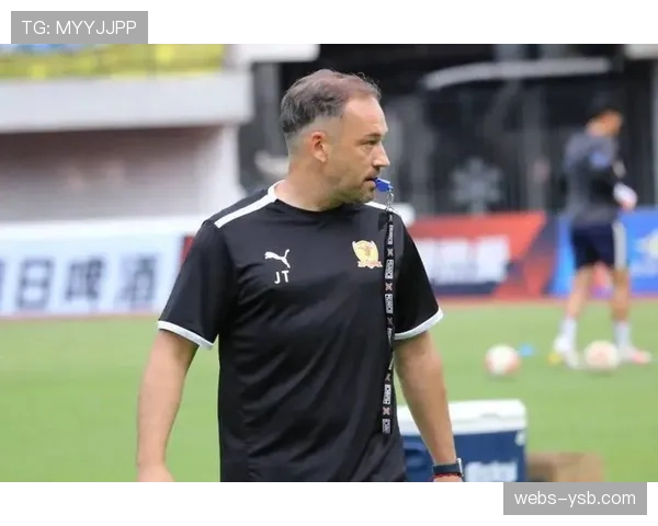 【2026年4月中超联赛·人物·专访深圳新鹏城主帅赫苏斯接受西媒采访 谈在中国执教的战术适应